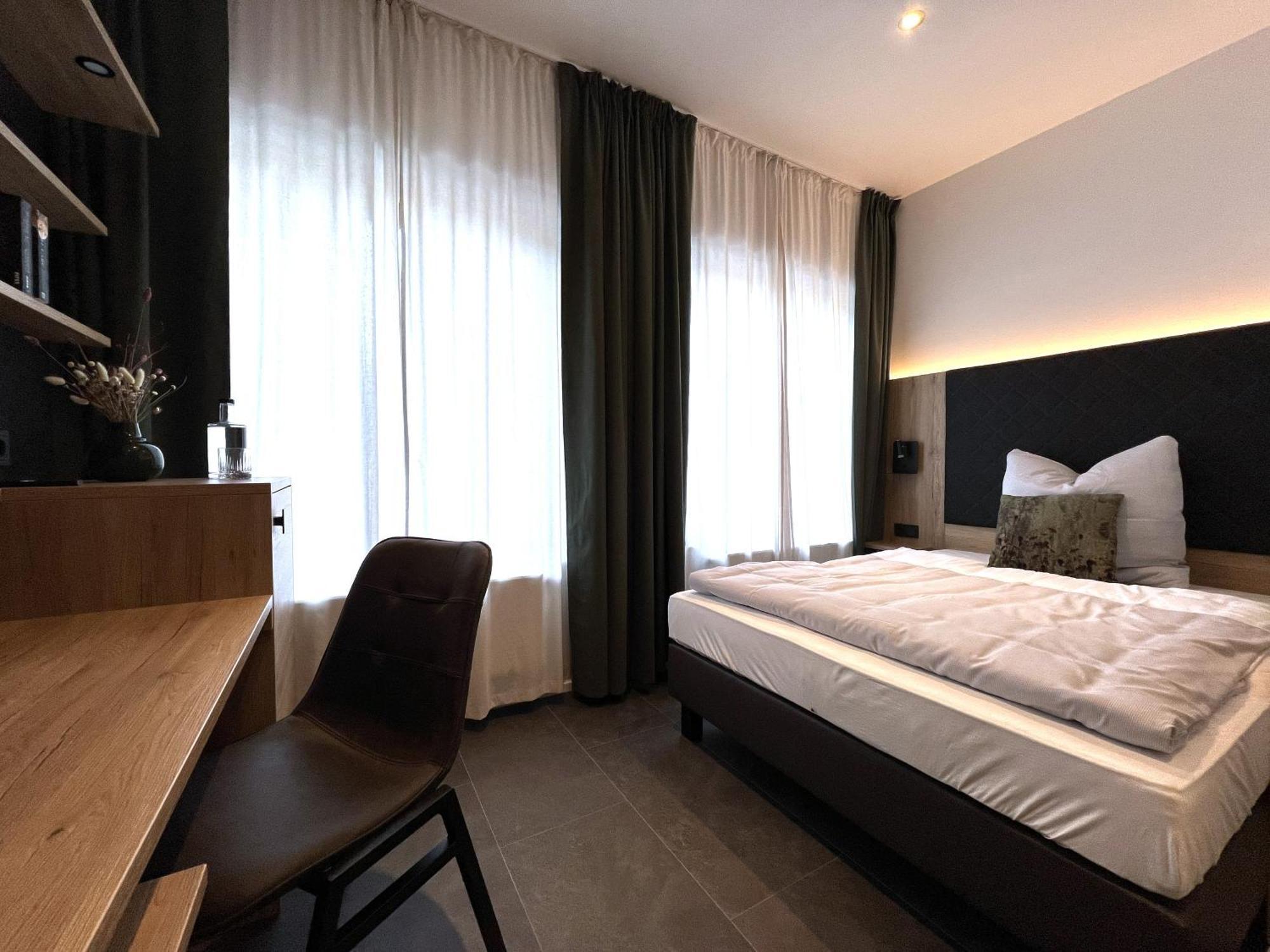Haus Kuckenberg Hotel Burscheid Ngoại thất bức ảnh